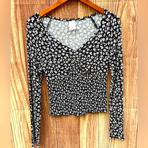 VTG Y2K NO Boundaries size 7/9 ditzy, floral, babydoll long sleeve smocked top